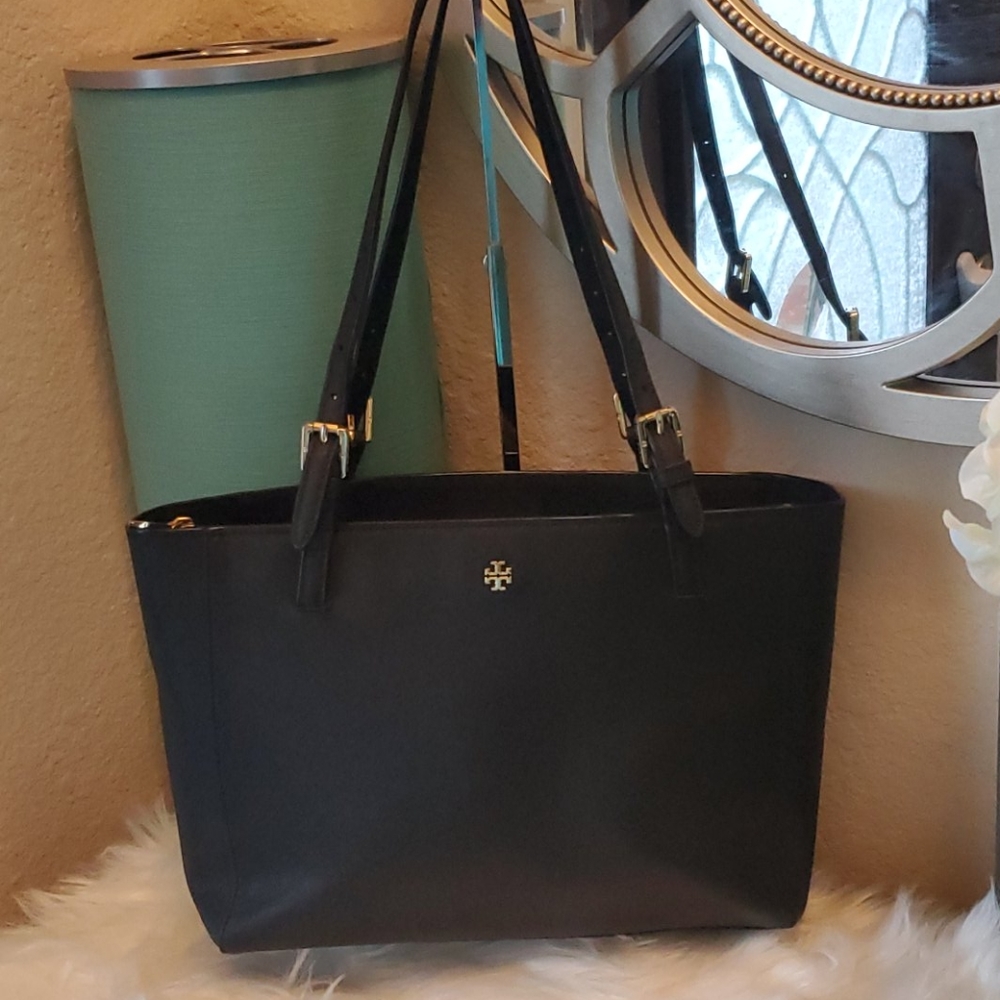 TORY BURCH EMERSON BLACK SAFFIANO HANDBAG …